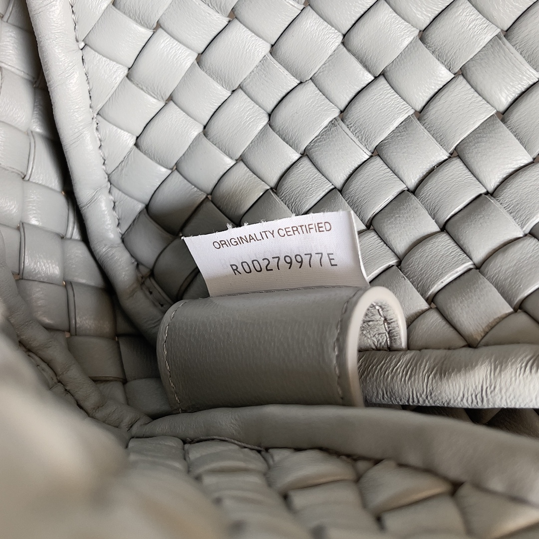 Bottega Veneta mini cobble bag 762711