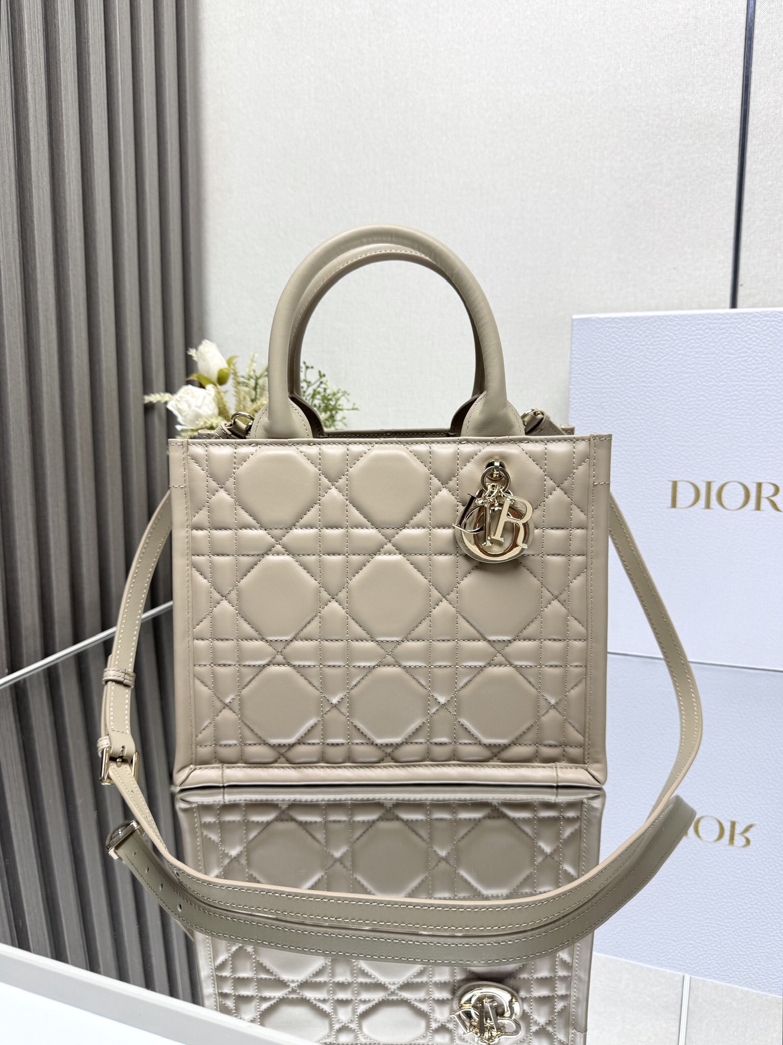Dior BOOK TOTE handbag M1325