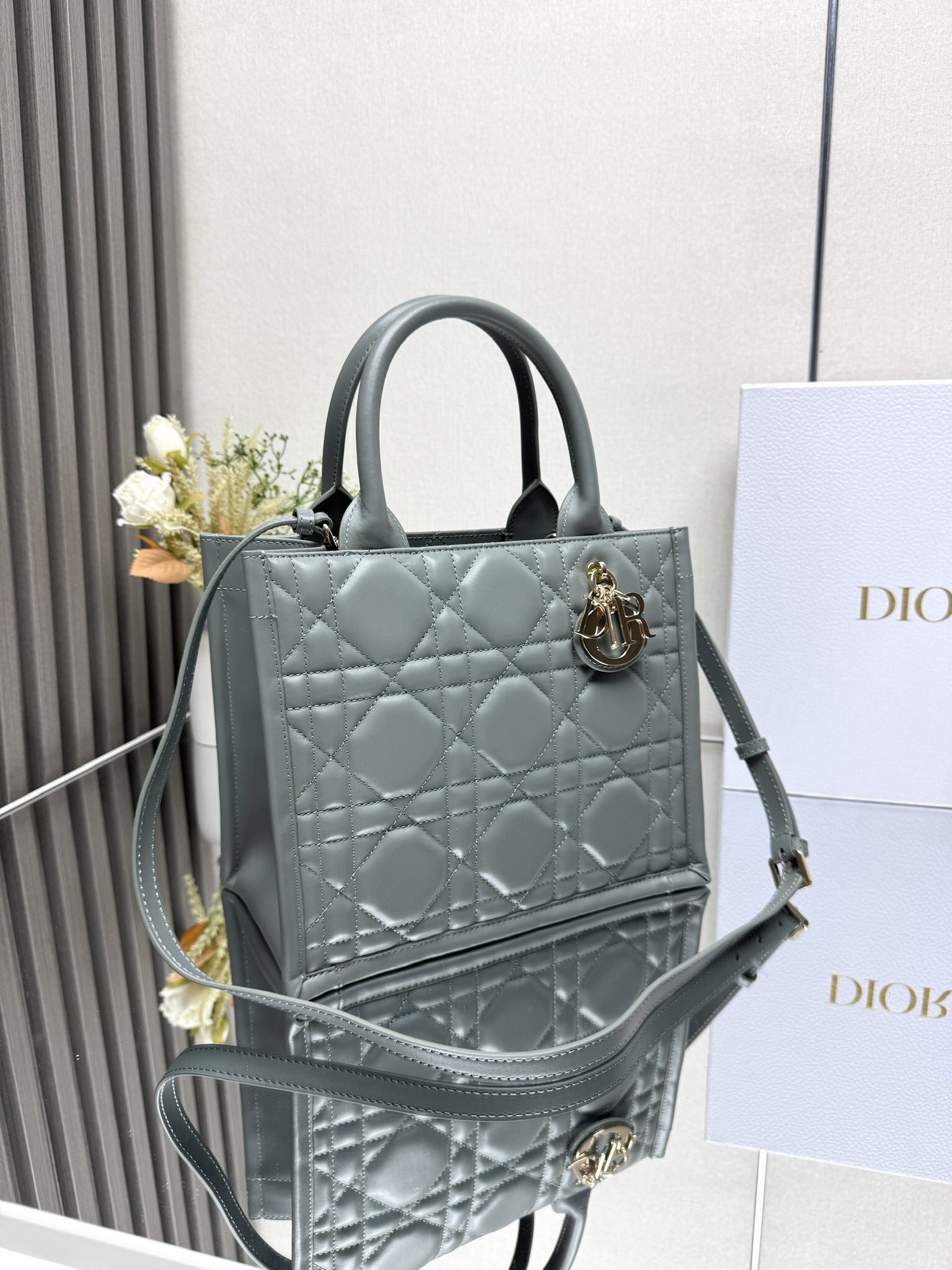 Dior BOOK TOTE handbag M1325