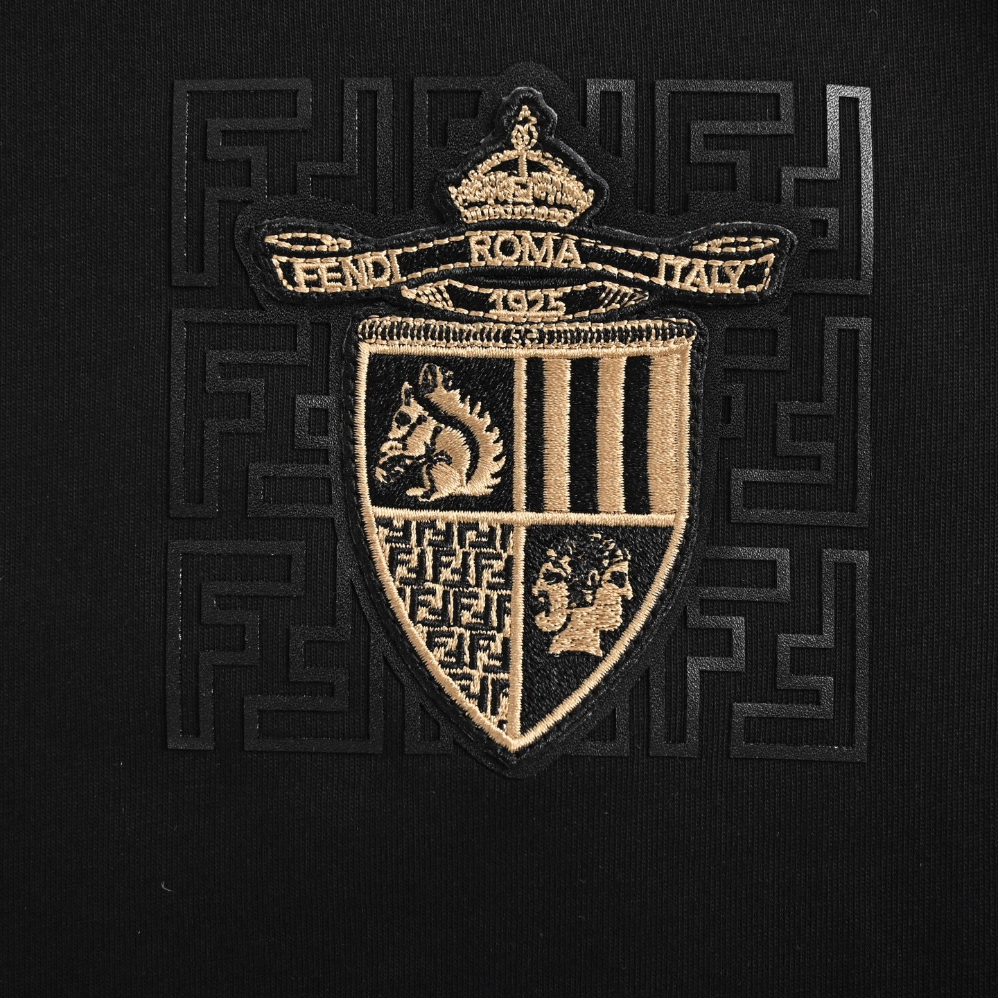 Fendi 25ss chest badge embroidered short sleeves