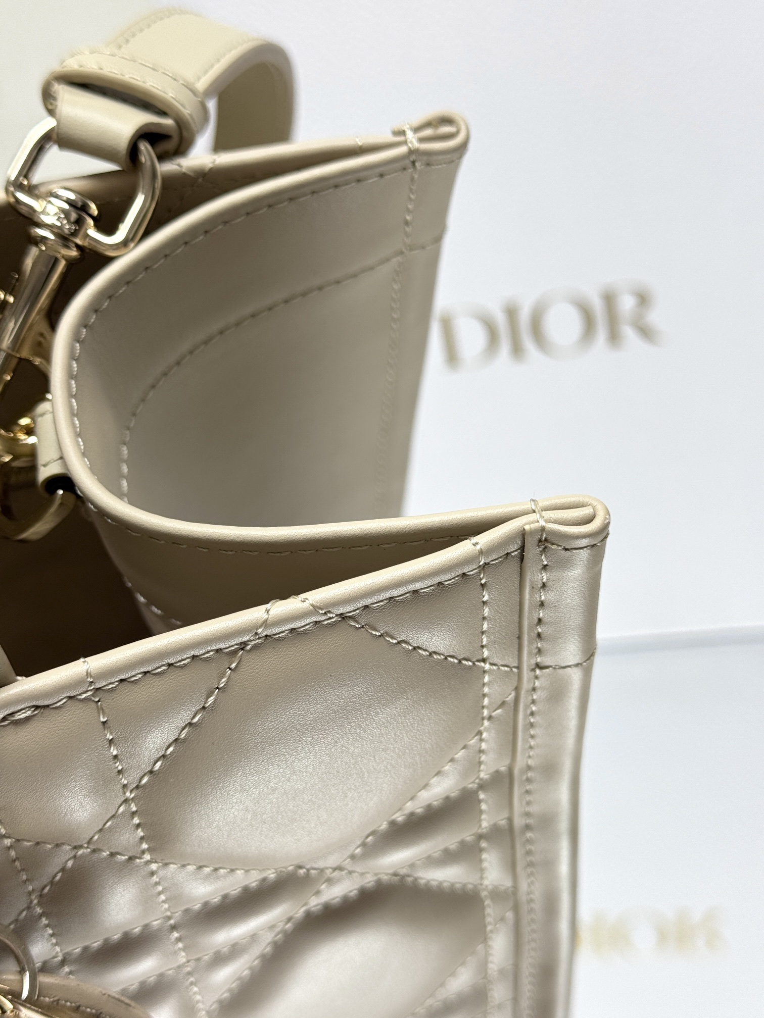 Dior BOOK TOTE handbag M1324
