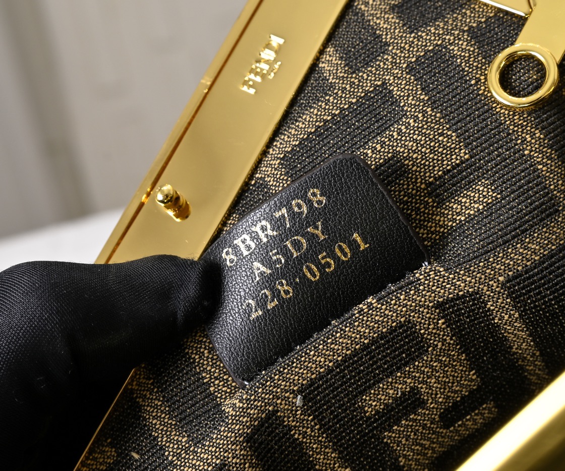 FENDI First Shoulder Bag 80016