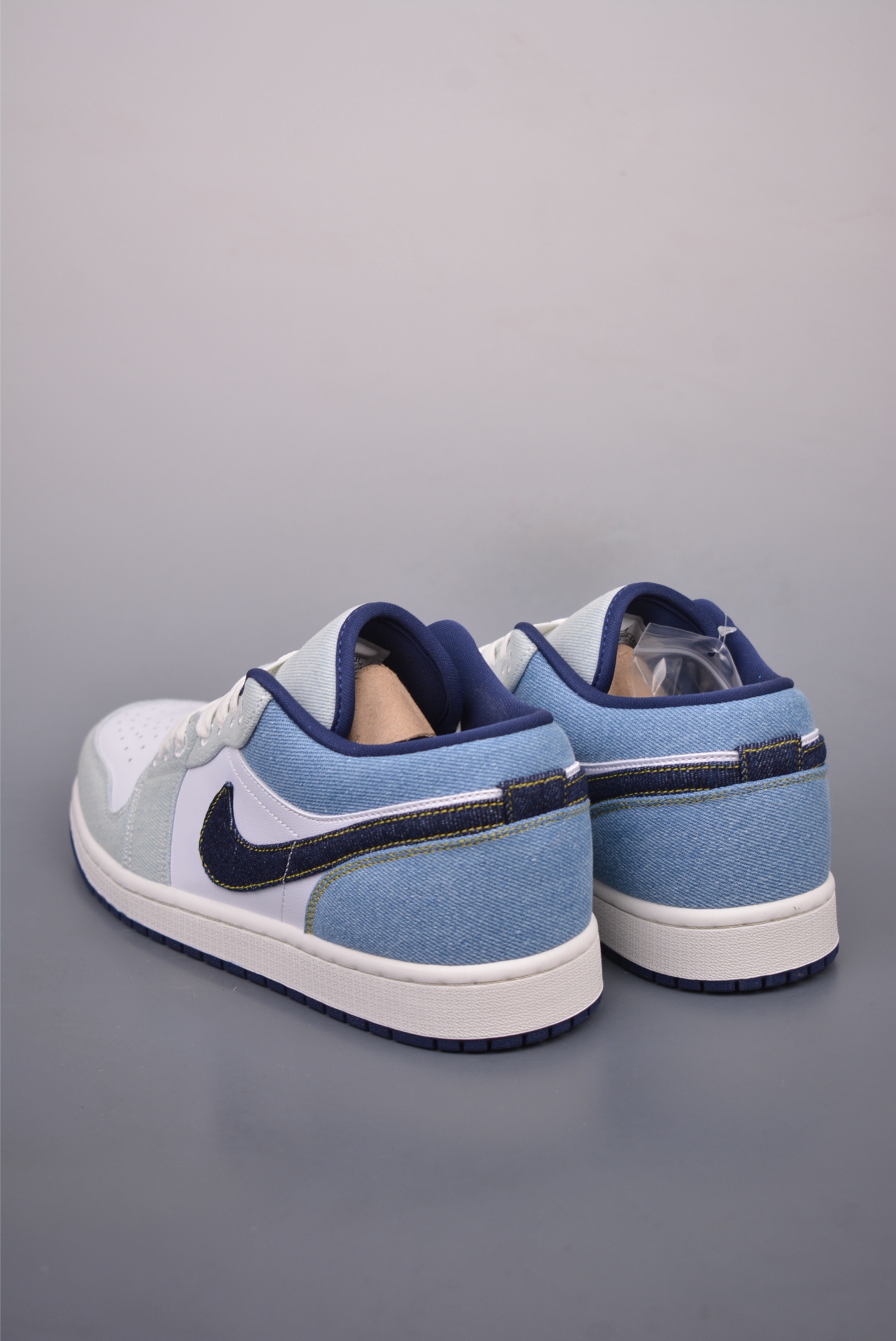 Nike Wmns Air Jordan 1 Low GS White Blue Denim IH0648-141