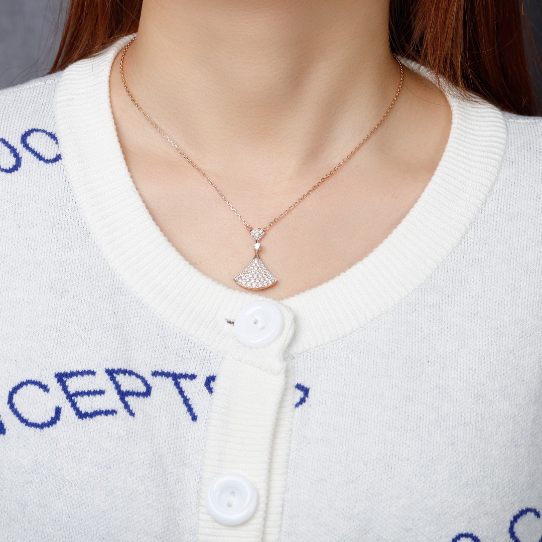Bulgari fan-shaped full diamond necklace