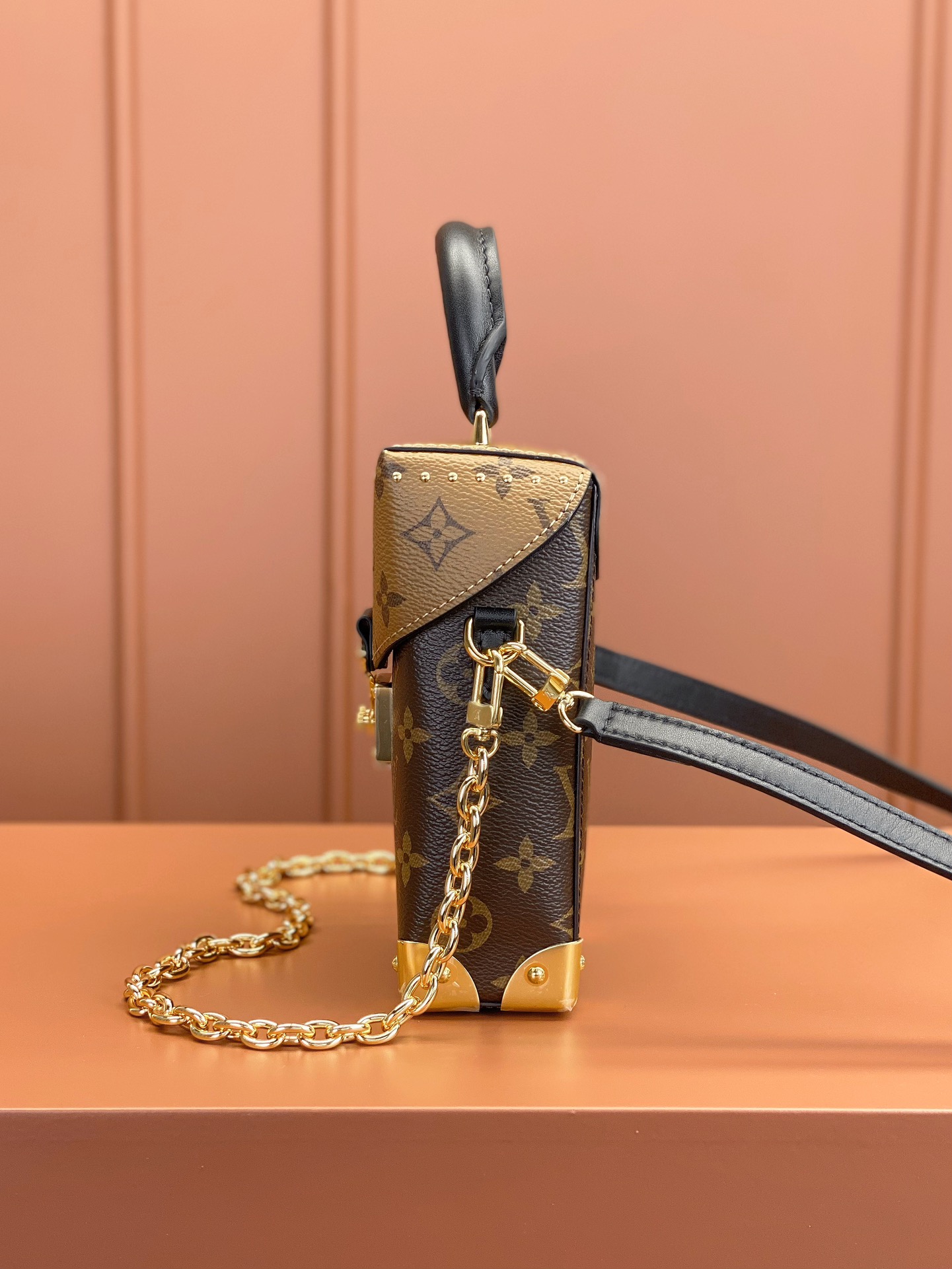 Louis Vuitton CAMERA BOX Handbag M82465
