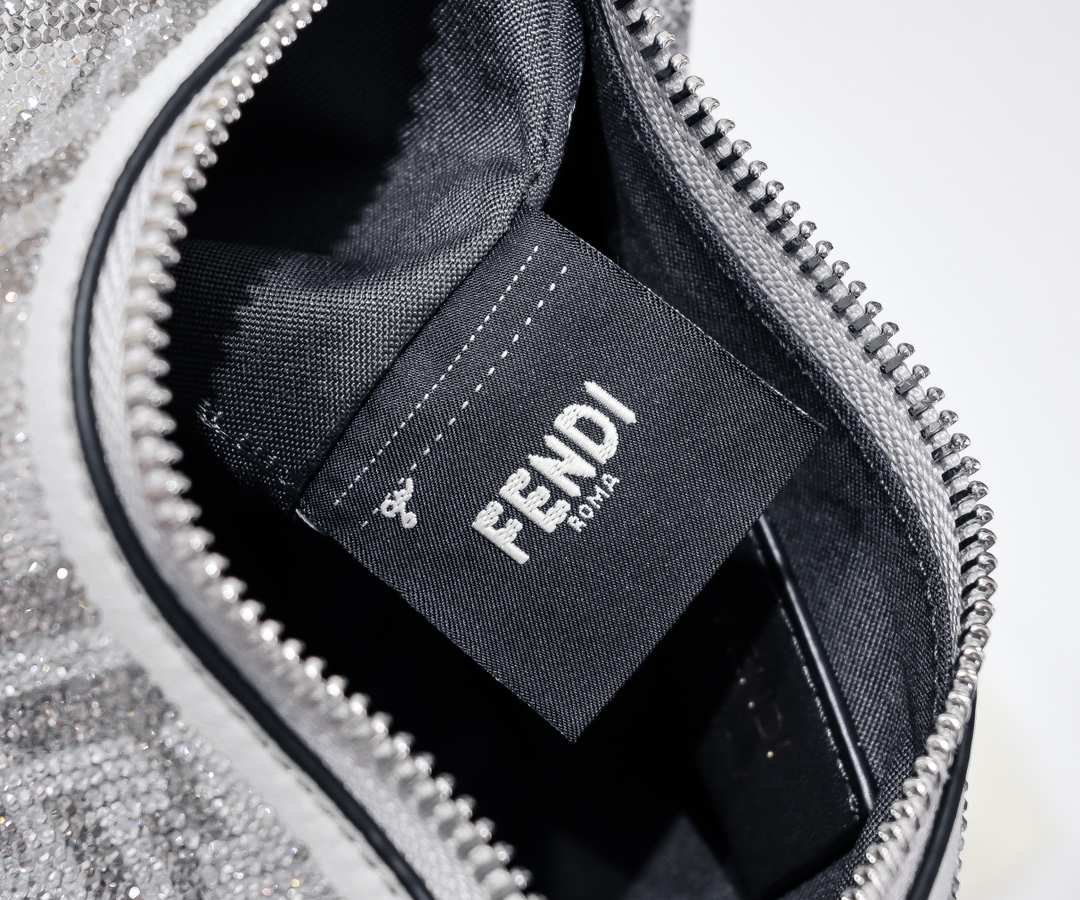 FENDI praphy underarm bag 1009