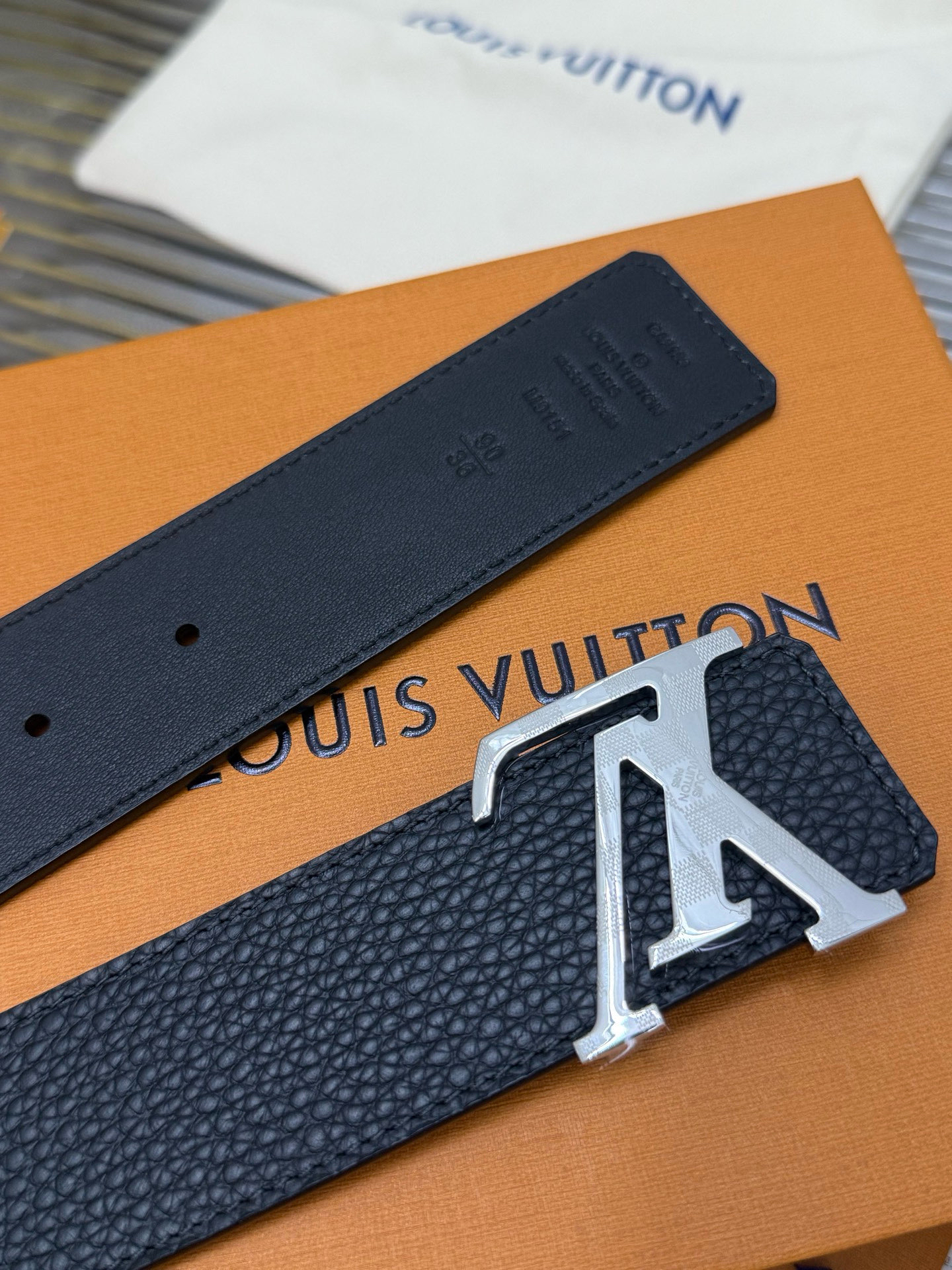 Louis Vuitton Litchi Pattern Men's Double-Sided Belt 4CM Width