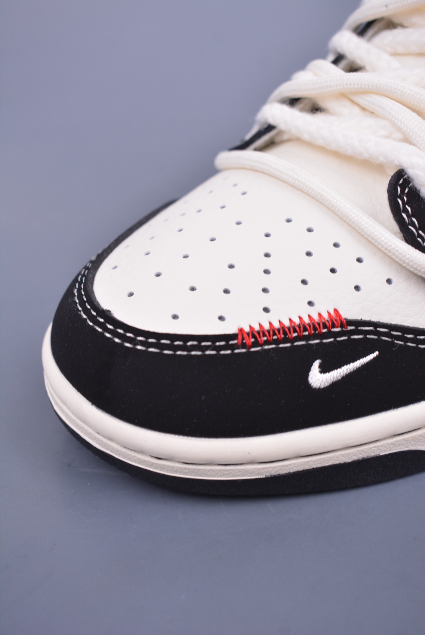 Supreme x Nike SB Dunk Low sneakers black and white YX5066-280