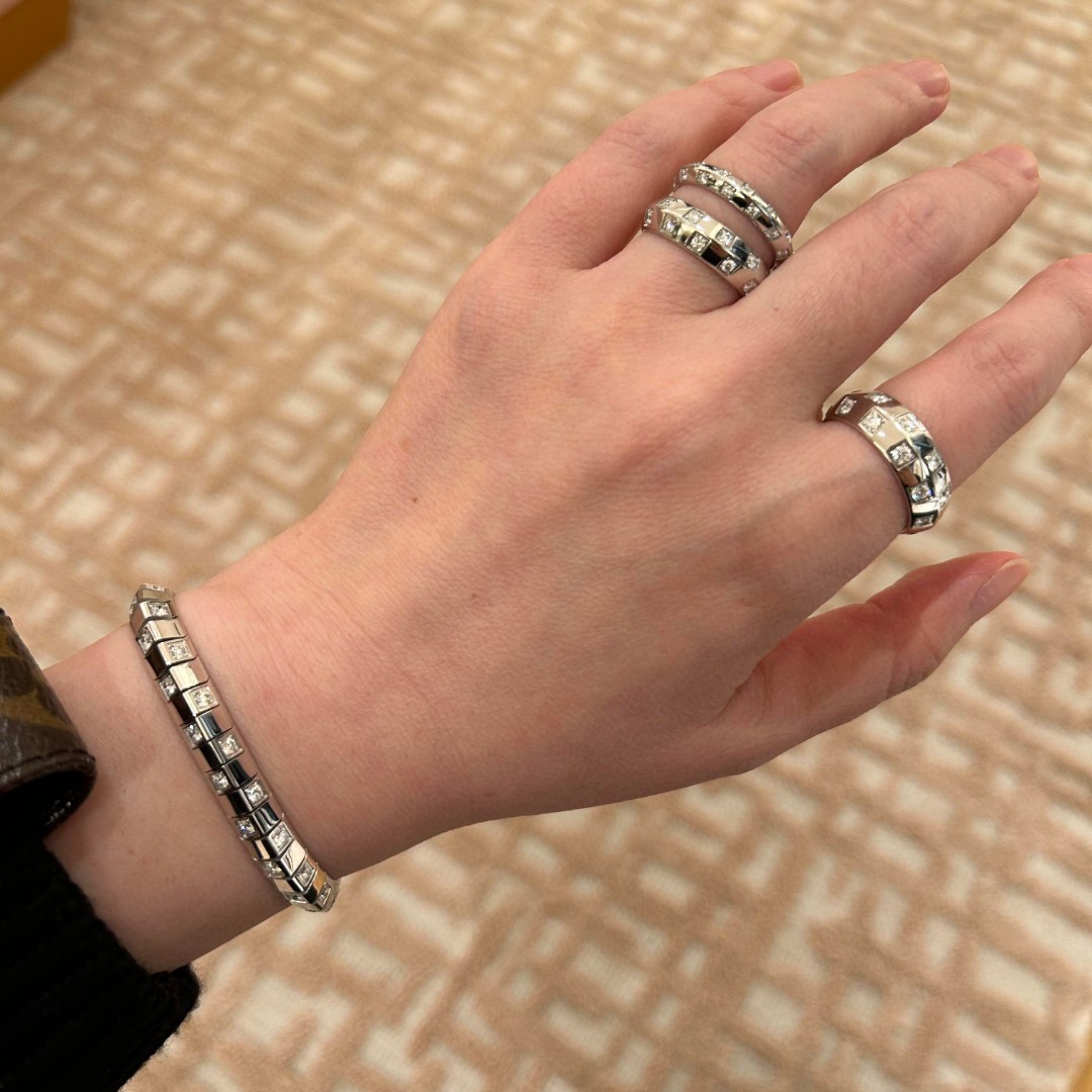 Louis Vuitton Le Der de LV Ring