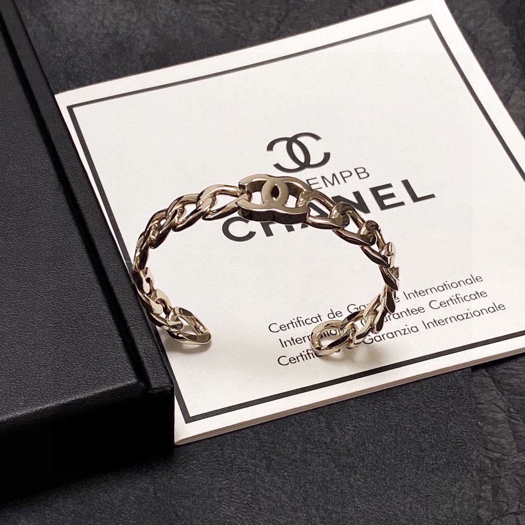 Chanel hollow chain bracelet