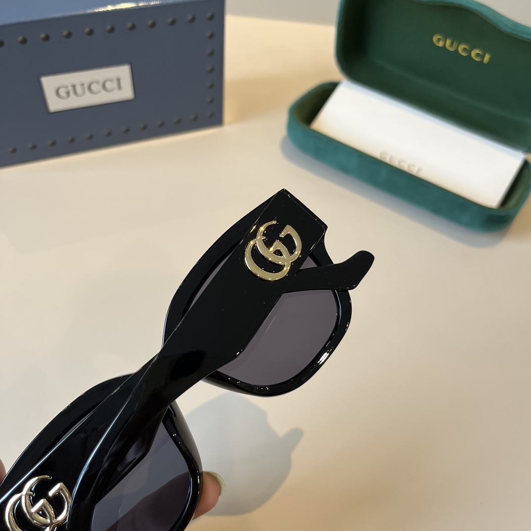 Gucci Round Frame Sunglasses
