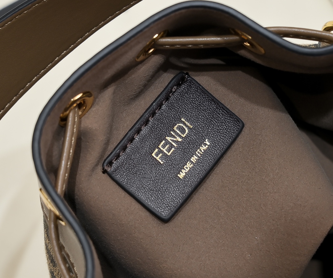 FENDI Mon Tresor Small Bucket Bag