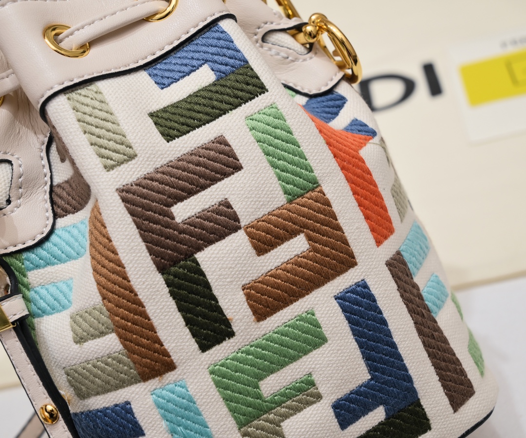FENDI Braided Handle Bucket Bag 0189