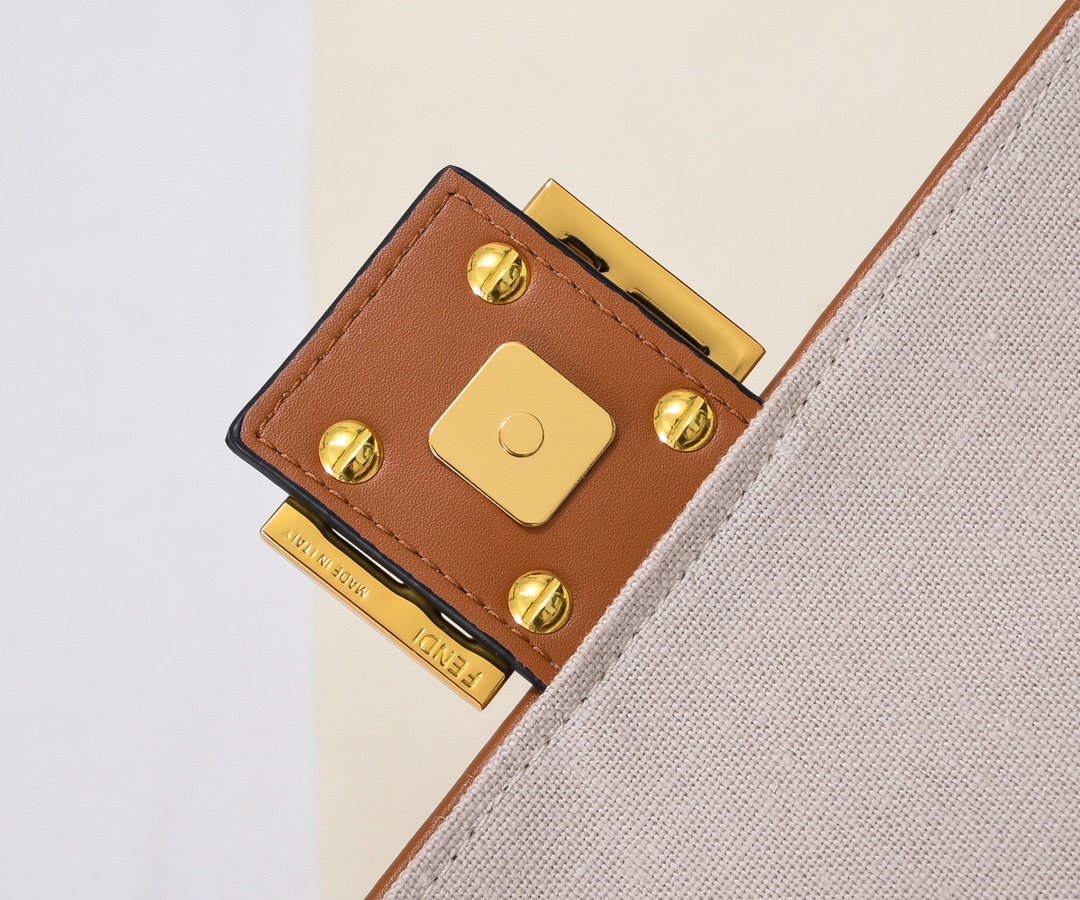 FENDI Baguette Shoulder Bag 1002