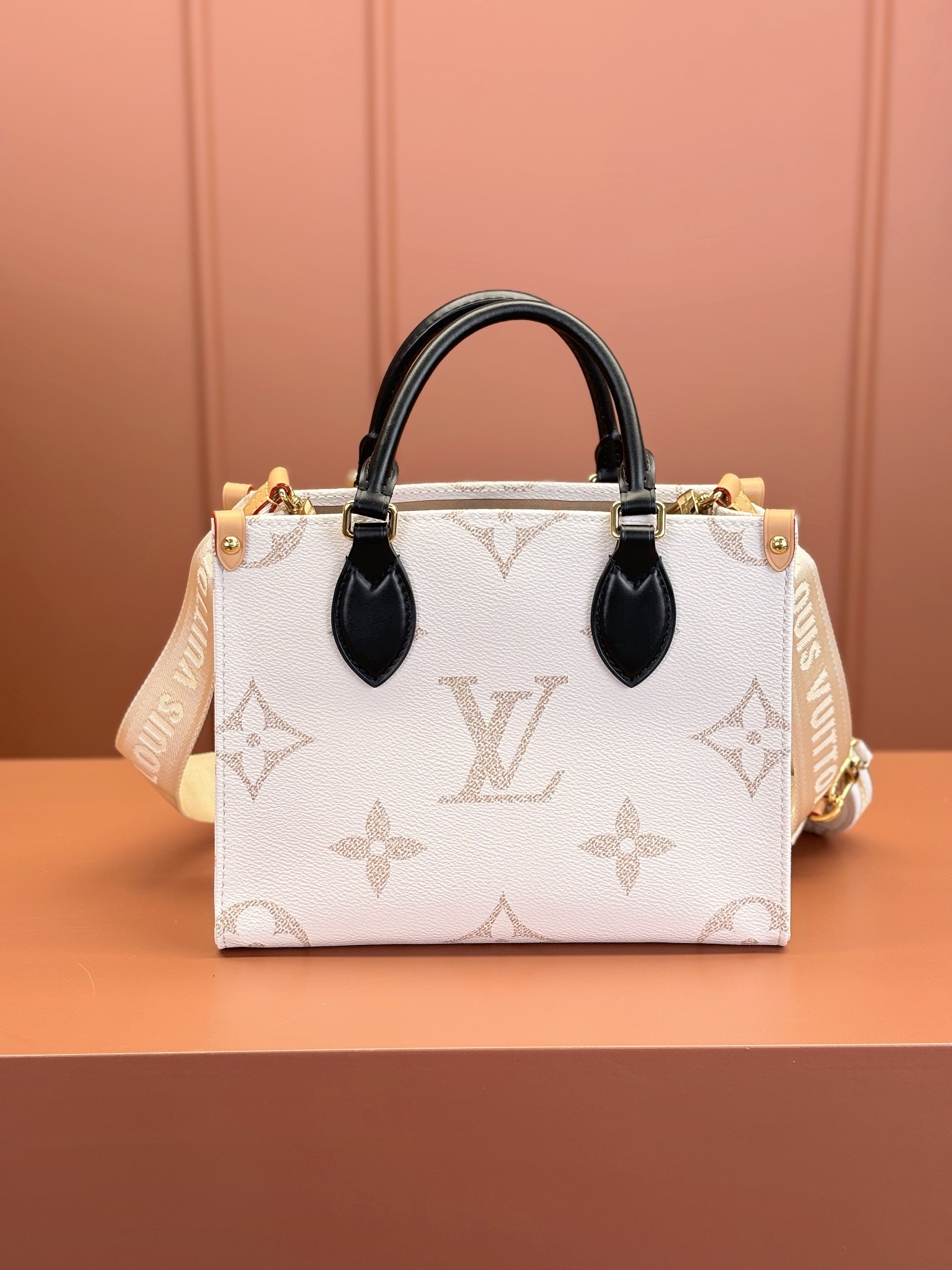 Louis Vuitton ONTHEGO Small Handbag M25433