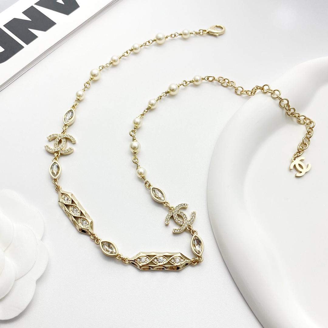 CHAN 24 light gold inlaid short chain choker