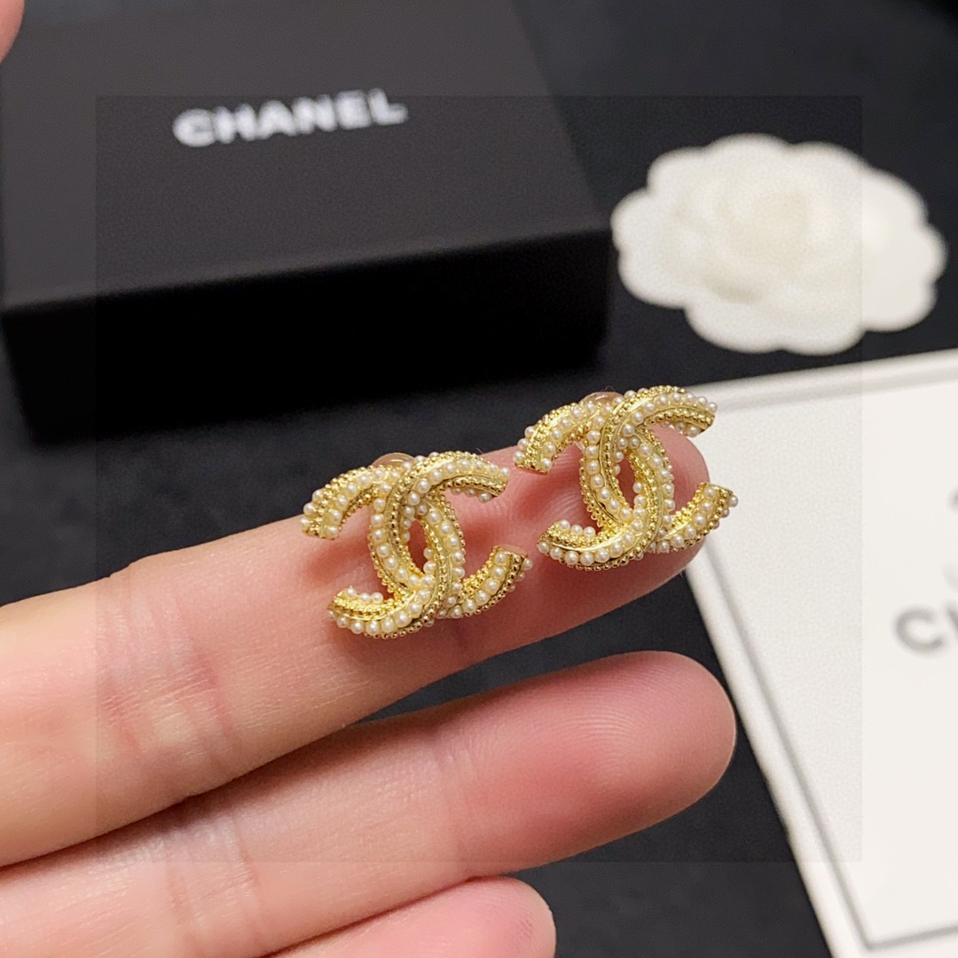 CHANEL Gold-tone Small Pearl Earrings