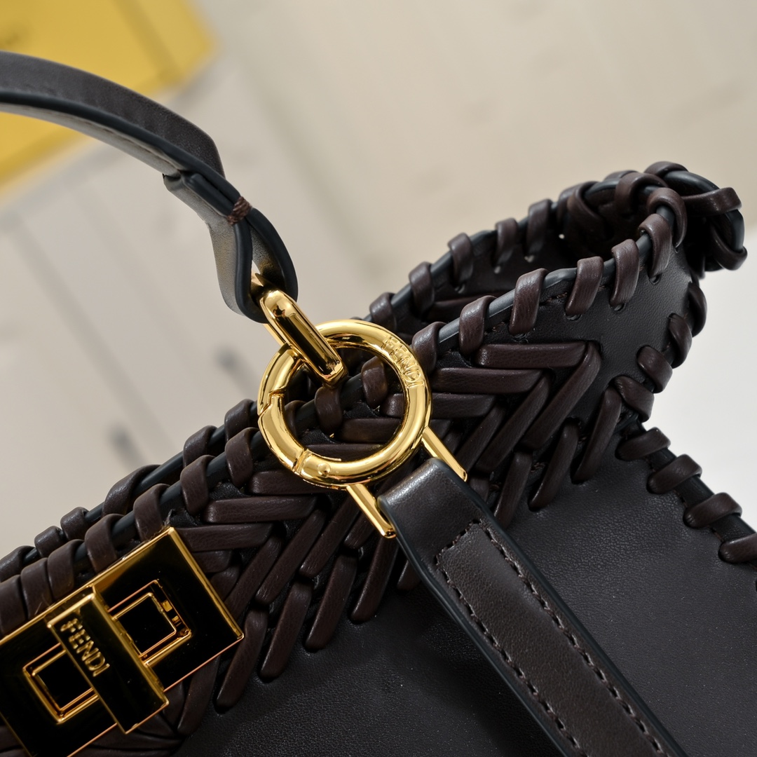 FENDI BAGUETTE Medium Handbag 3318