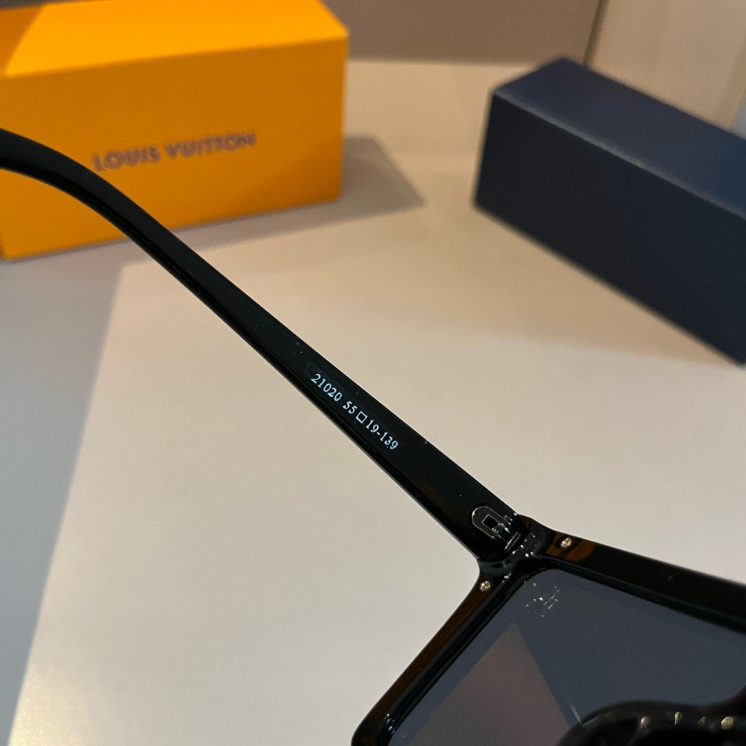 Louis Vuitton square-frame sunglasses