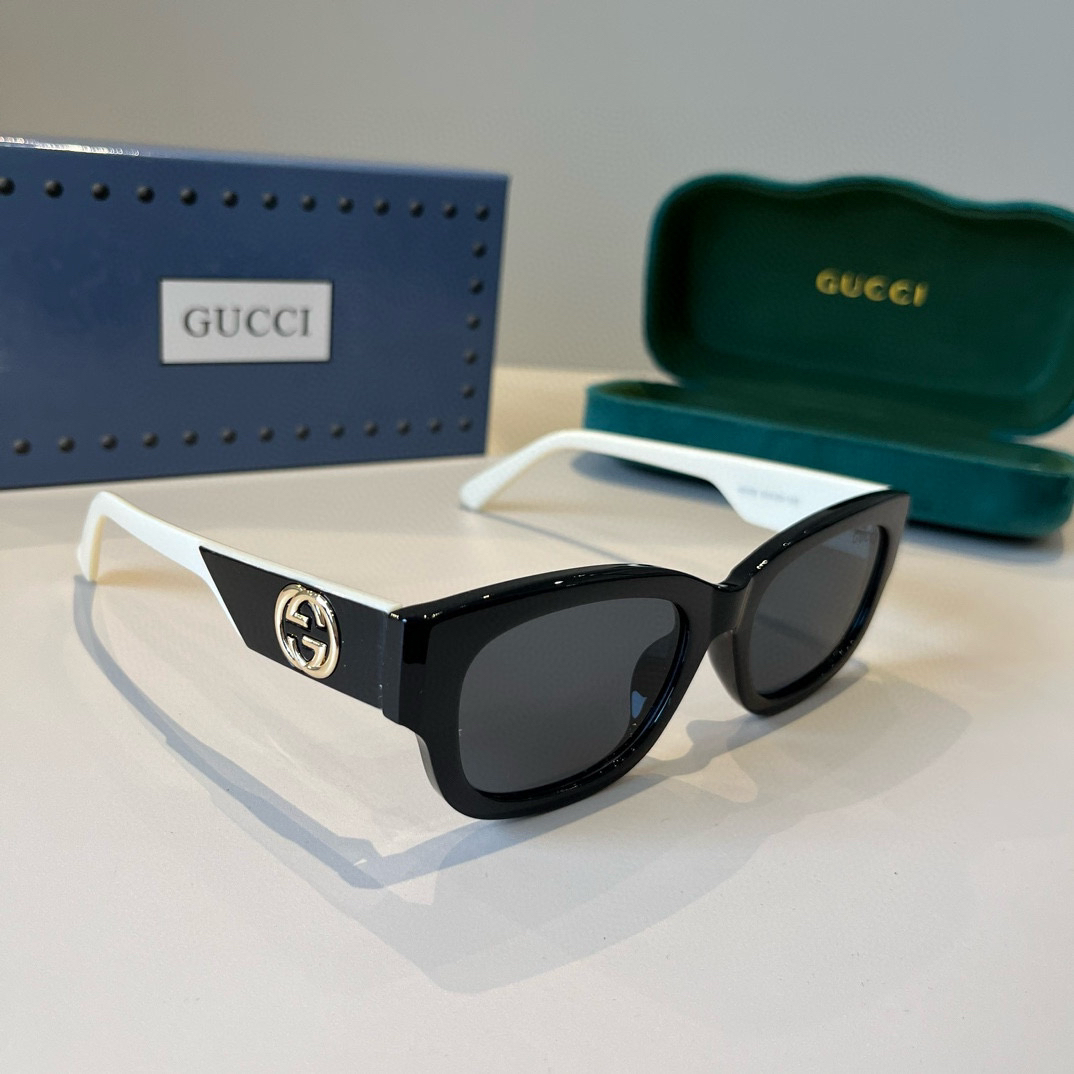 Gucci Round Frame Sunglasses