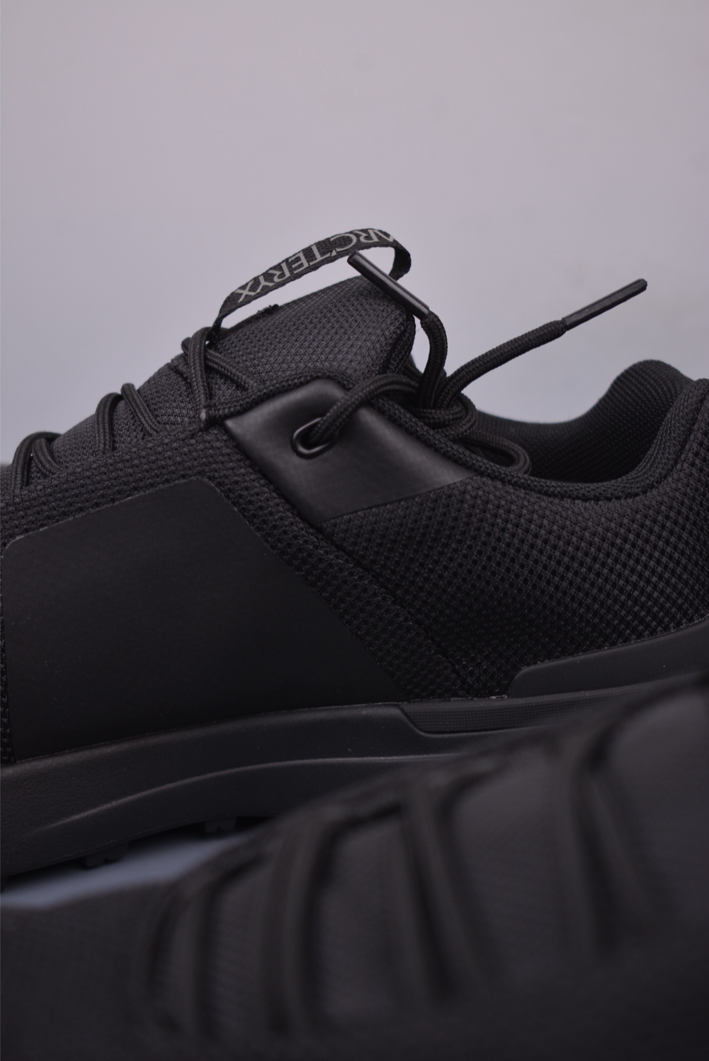 Arc'teryx Kopec GTX outdoor hiking shoes all black X000009208