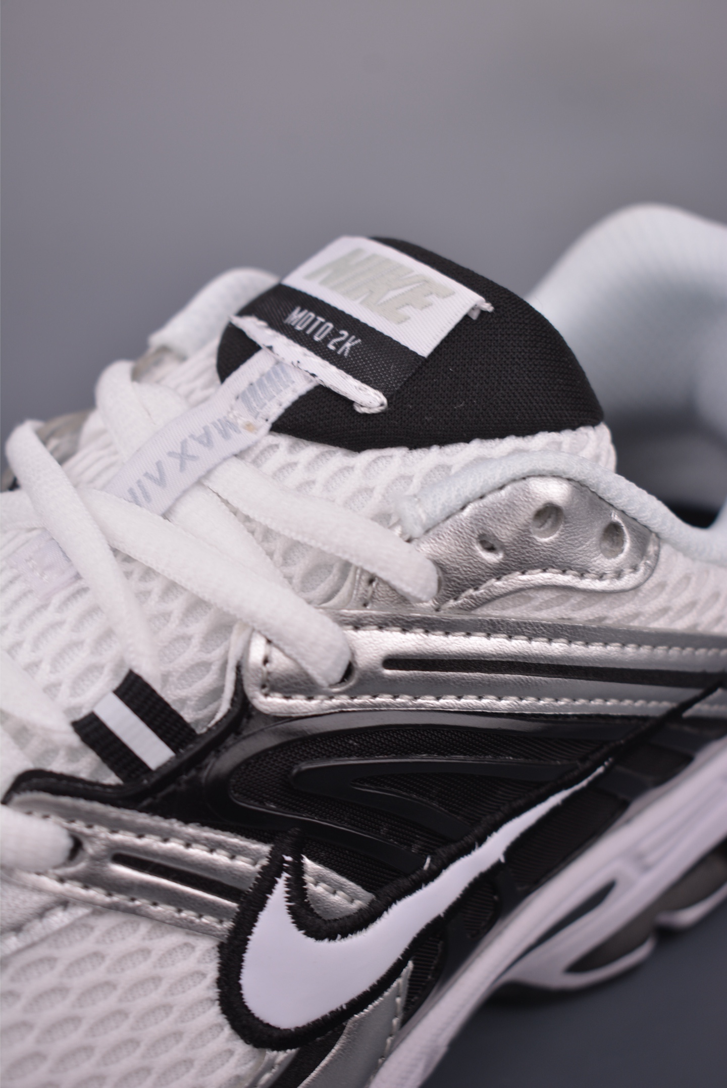 Nike Air Max Moto 2K 