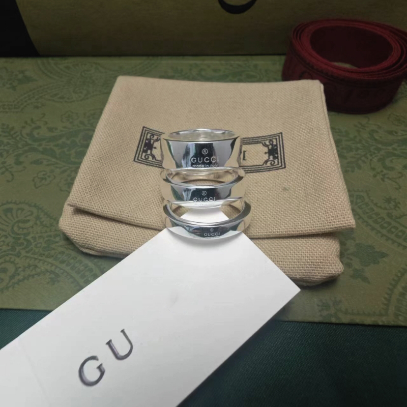 GUCCI GG engraved couple ring