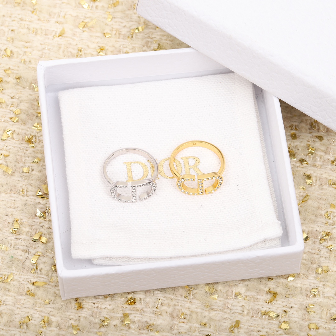 Dior diamond letter ring