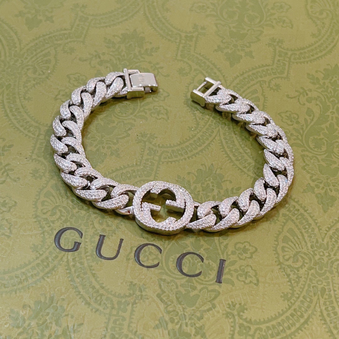 Gucci GG flat chain bracelet with diamonds