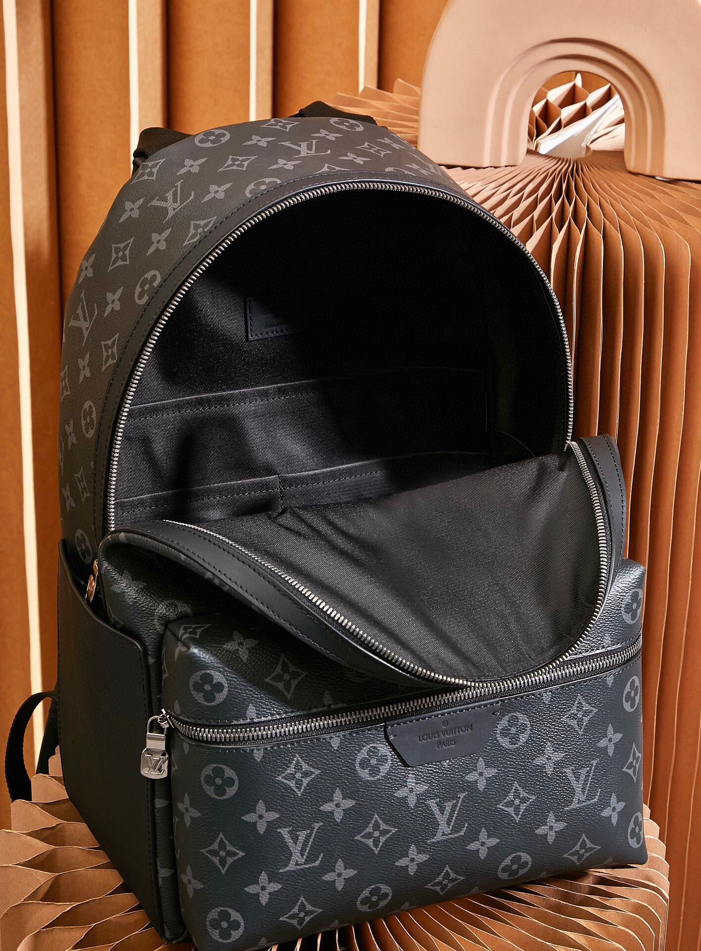 Louis Vuitton Discovery Backpack M22558