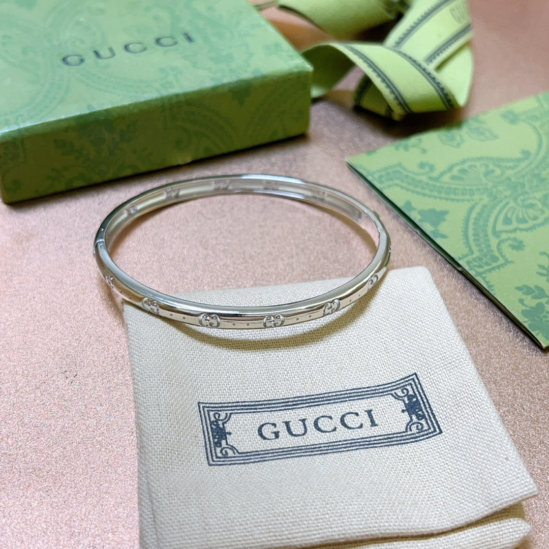 Gucci Thin Ring Engraved Silver Bracelet