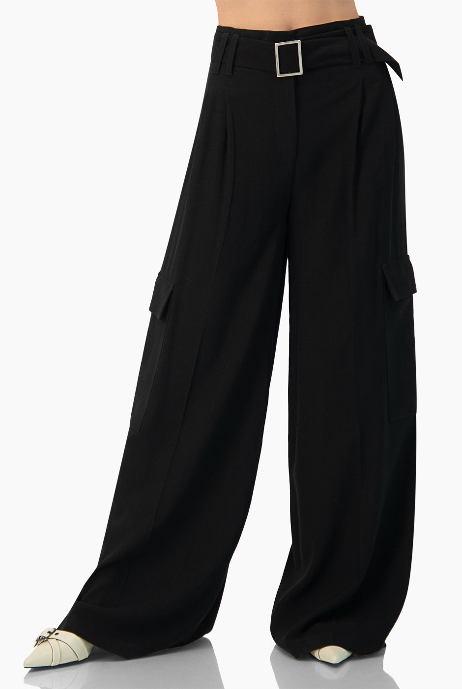 Pantalon negro cargo con cinturon