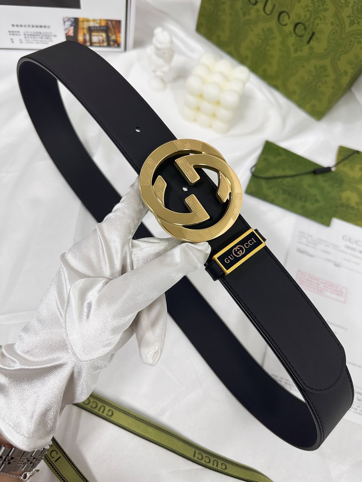 Gucci carved steel buckle leather belt width 3.8cm