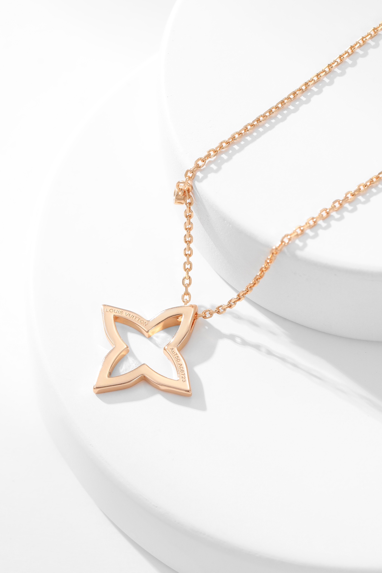 LV Color Blossom series four-pointed star pattern necklace