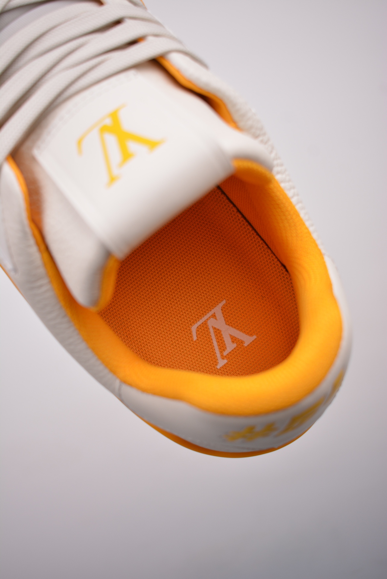 Louis Vuitton Trainer Sneaker Low Beige Yellow 1ACHLH