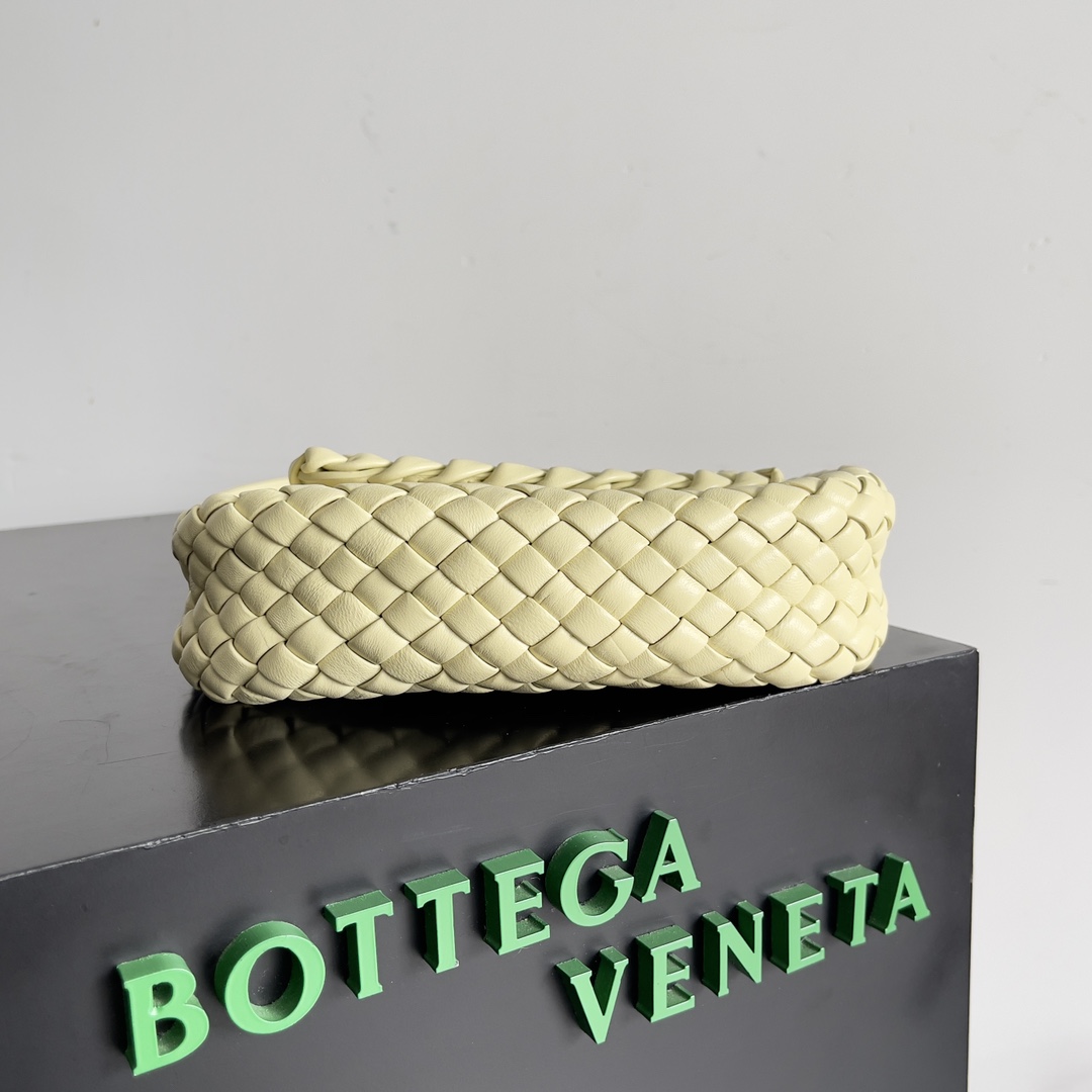 Bottega Veneta mini cobble bag 762711
