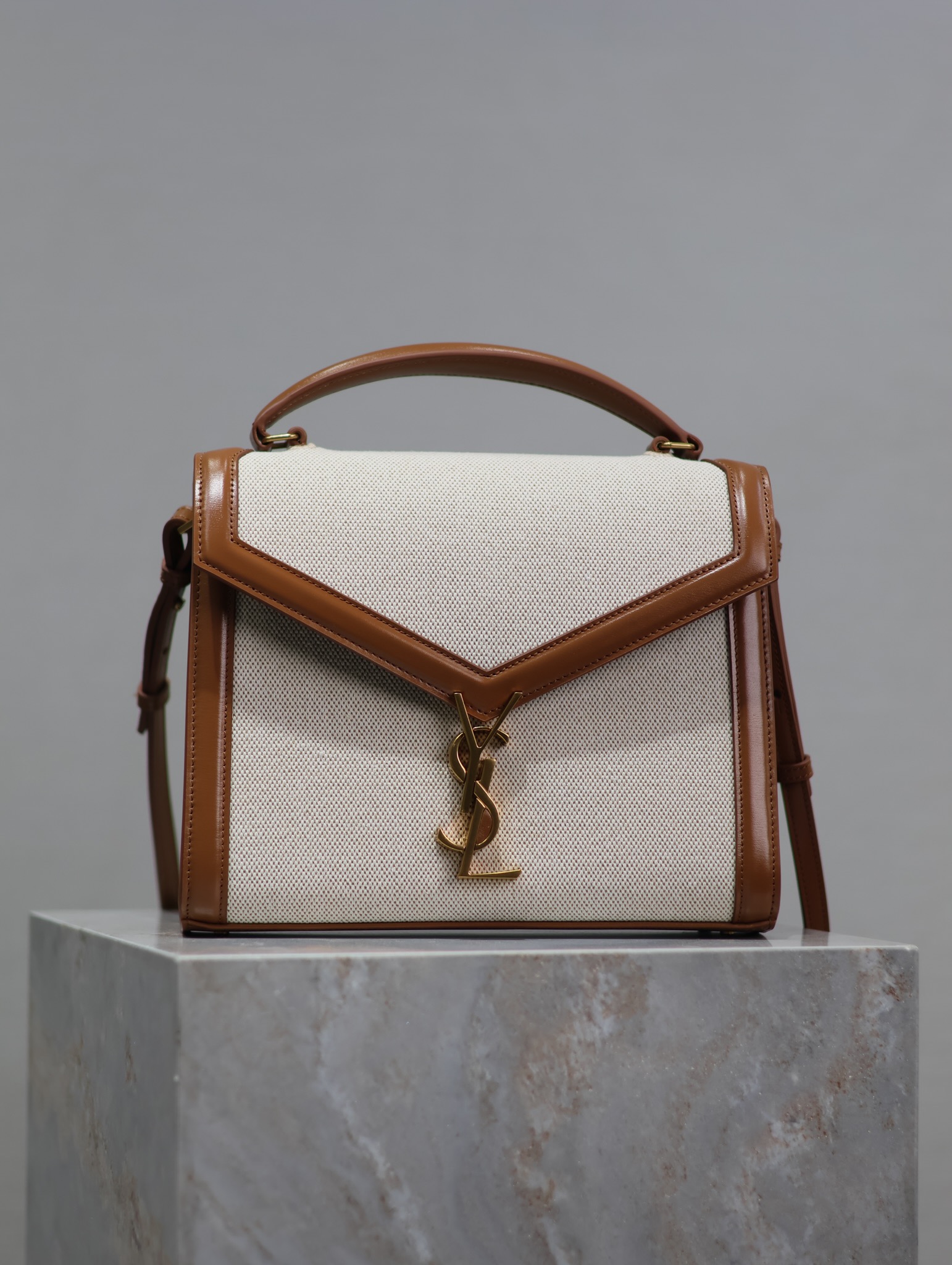 Yves Saint Laurent CASSANDRA Handbag 578000