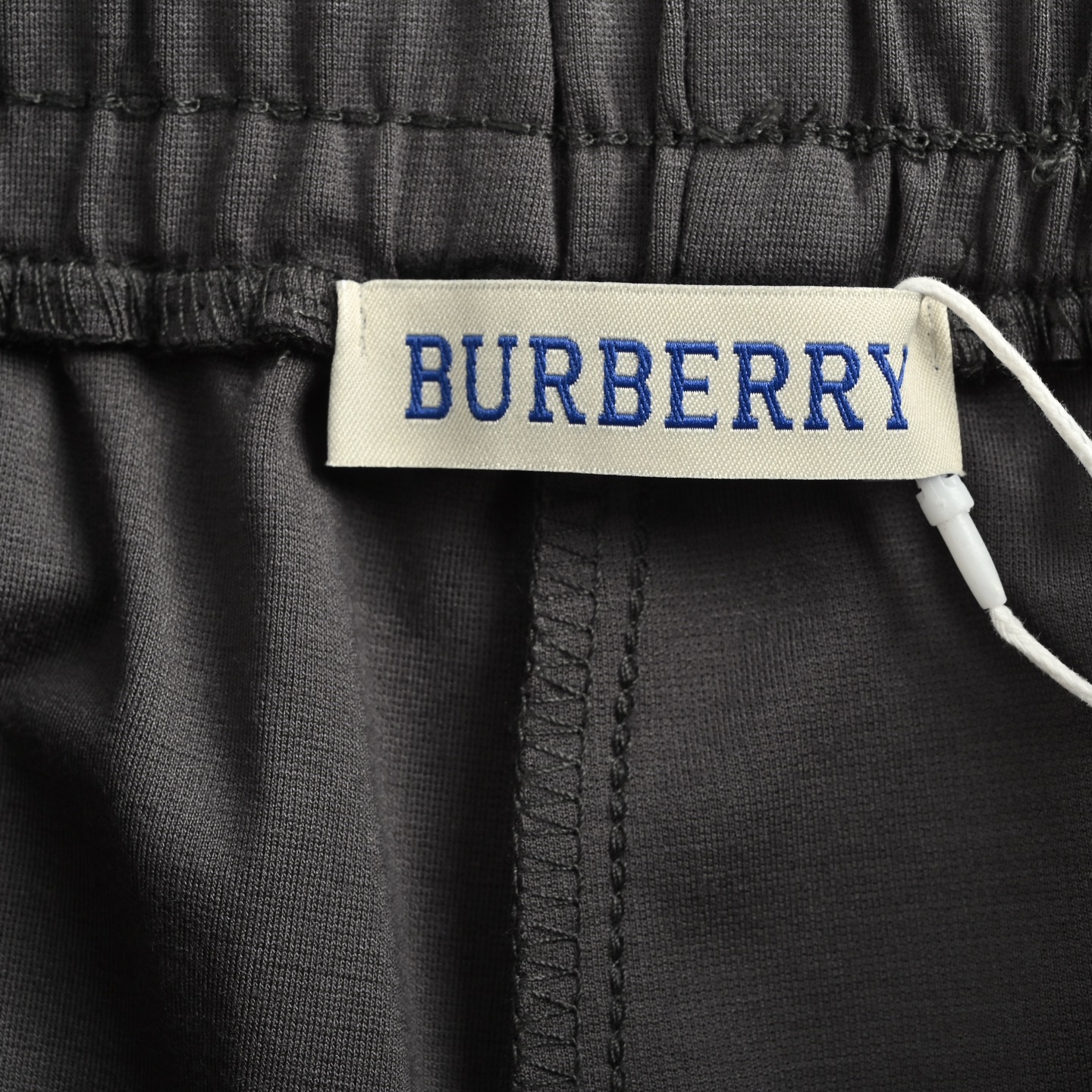 Burberry 25ss Warhorse Embroidered Back Pocket Print Shorts