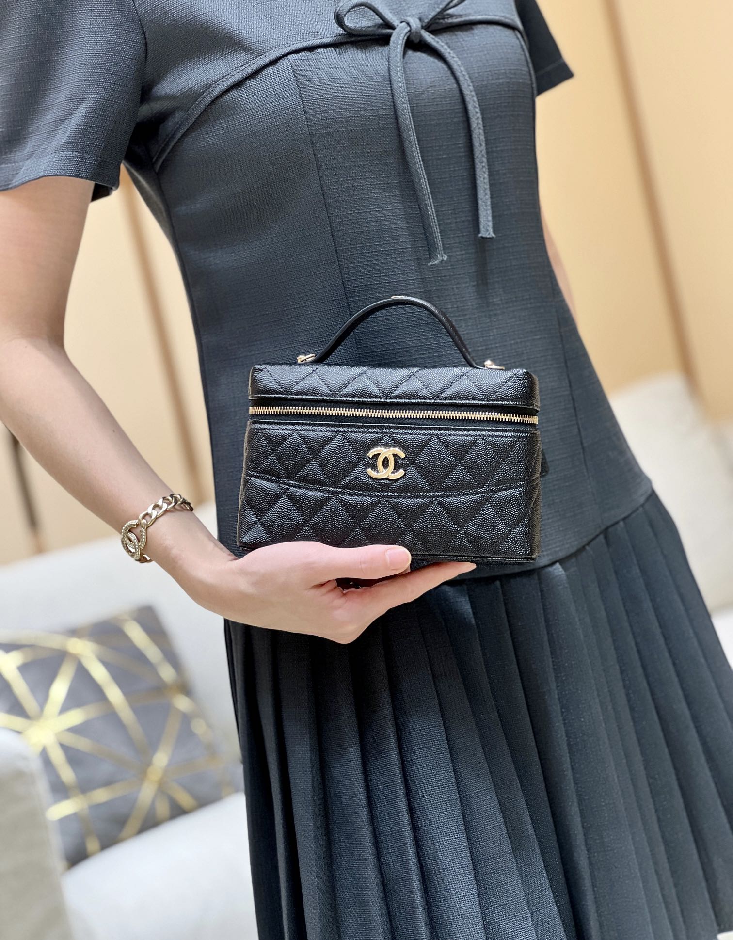 Chanel 25C Early Spring Series Handle Box Bag AP4407