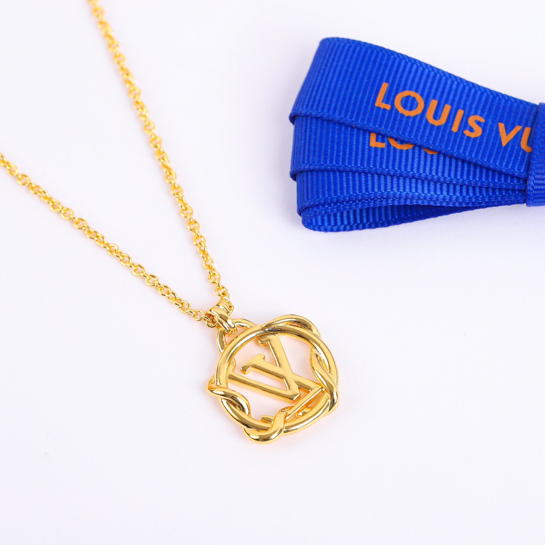 Louis Vuitton Vine Edge Round Pendant Necklace