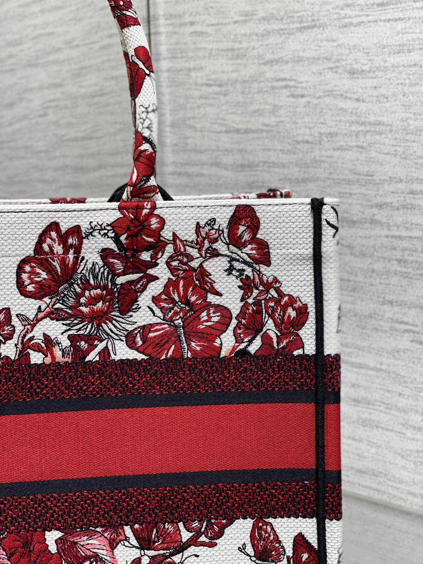 Dior Tote New Year Love Series Medium Handbag