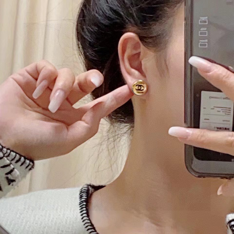 Chanel round gold beans letter new earrings
