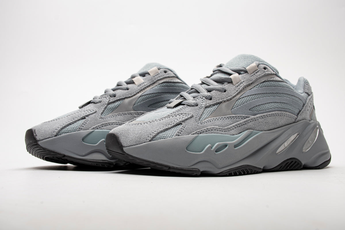 700V2