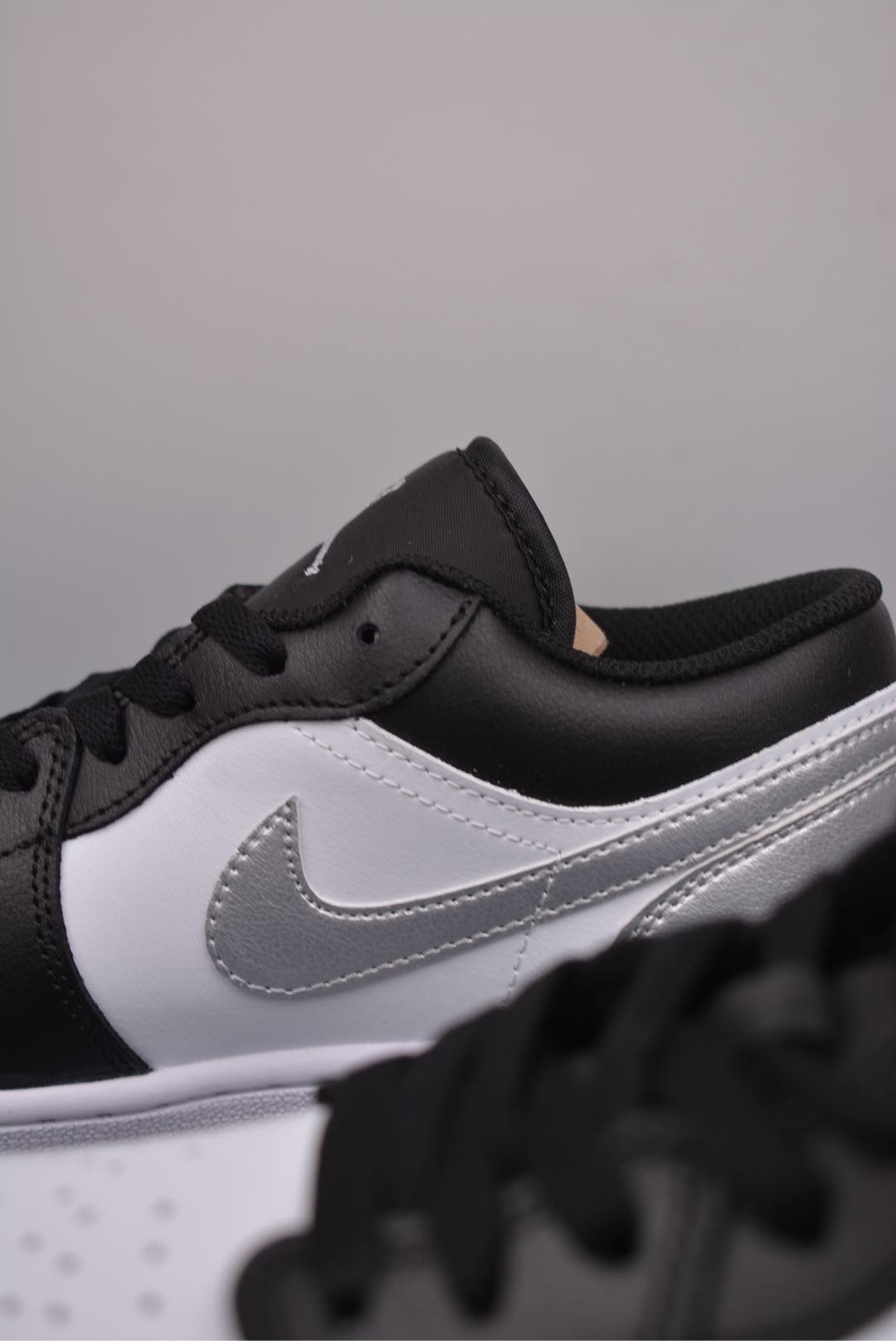 Nike Air Jordan 1 Low SE White Black Matte Silver 553558-131