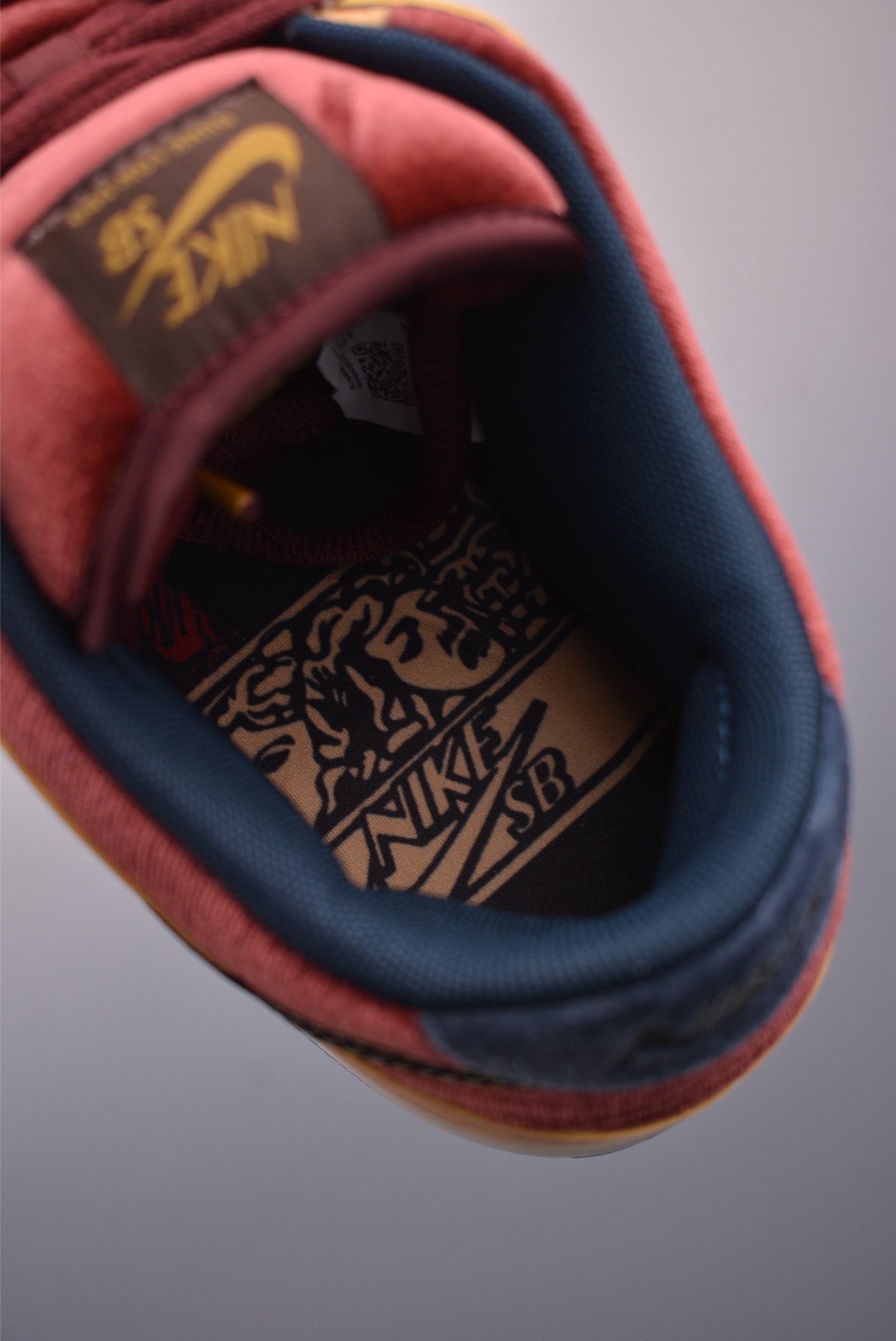 Nike SB Dunk Low “City Of Cinema” FZ1278-200