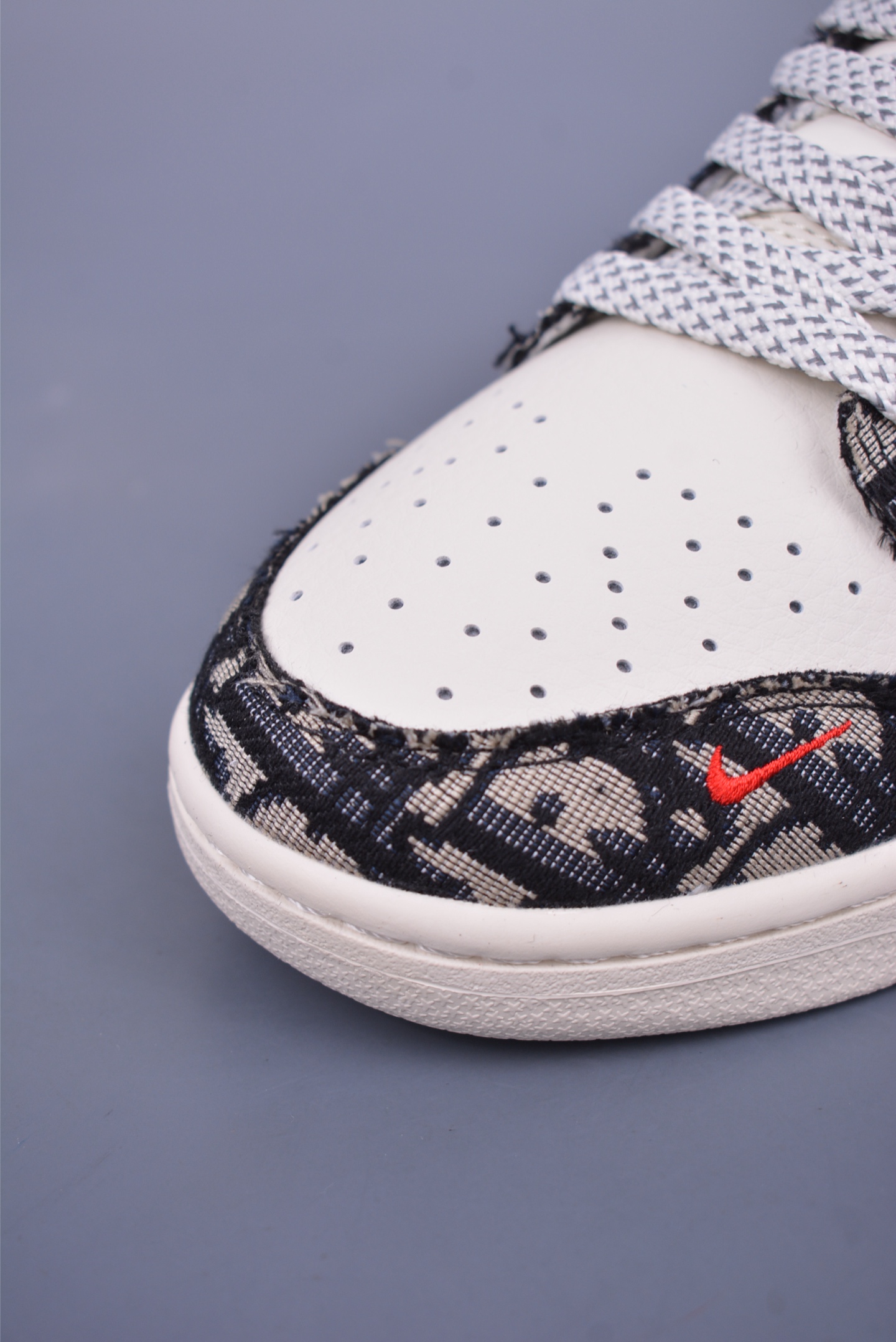 Dior x Nike SB Dunk Low Low-top Sneakers Black and White Print SJ2558-015
