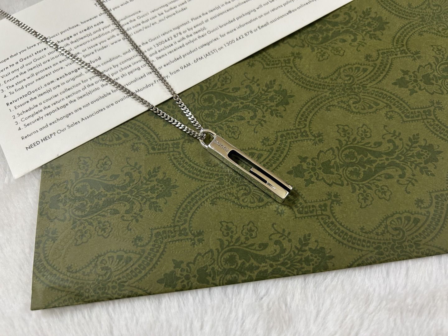 Gucci hollow bar necklace