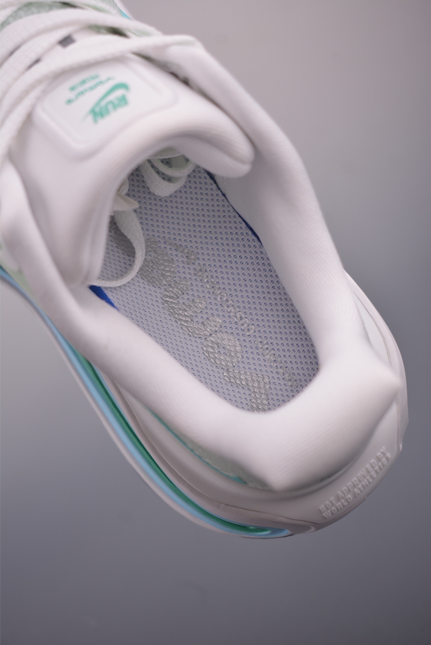 Nike Vomero premium “mint green”  FM8453-014