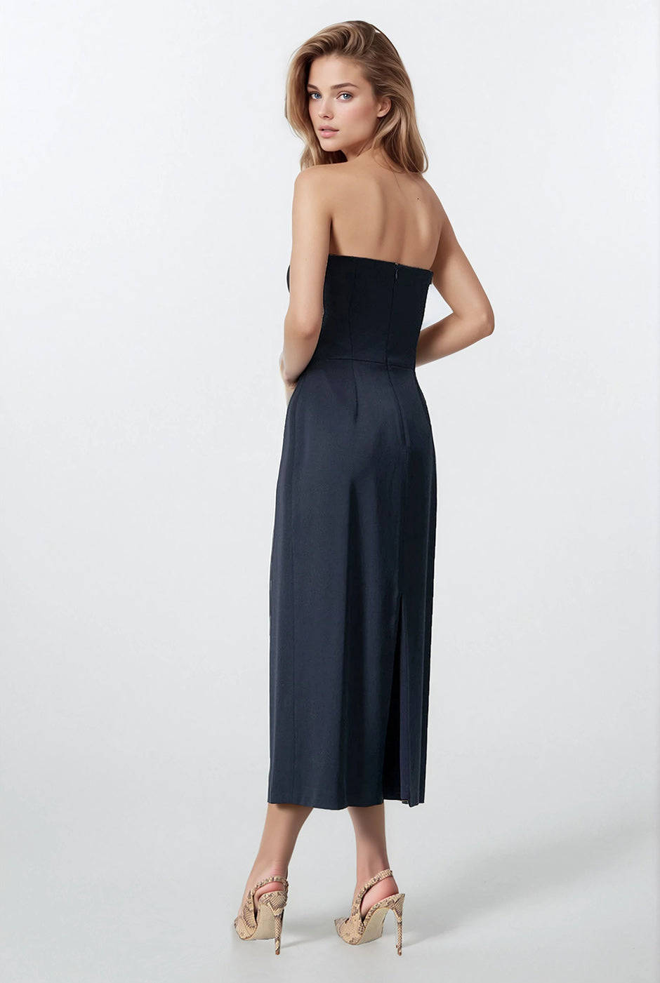 Vestido strapless con abertura