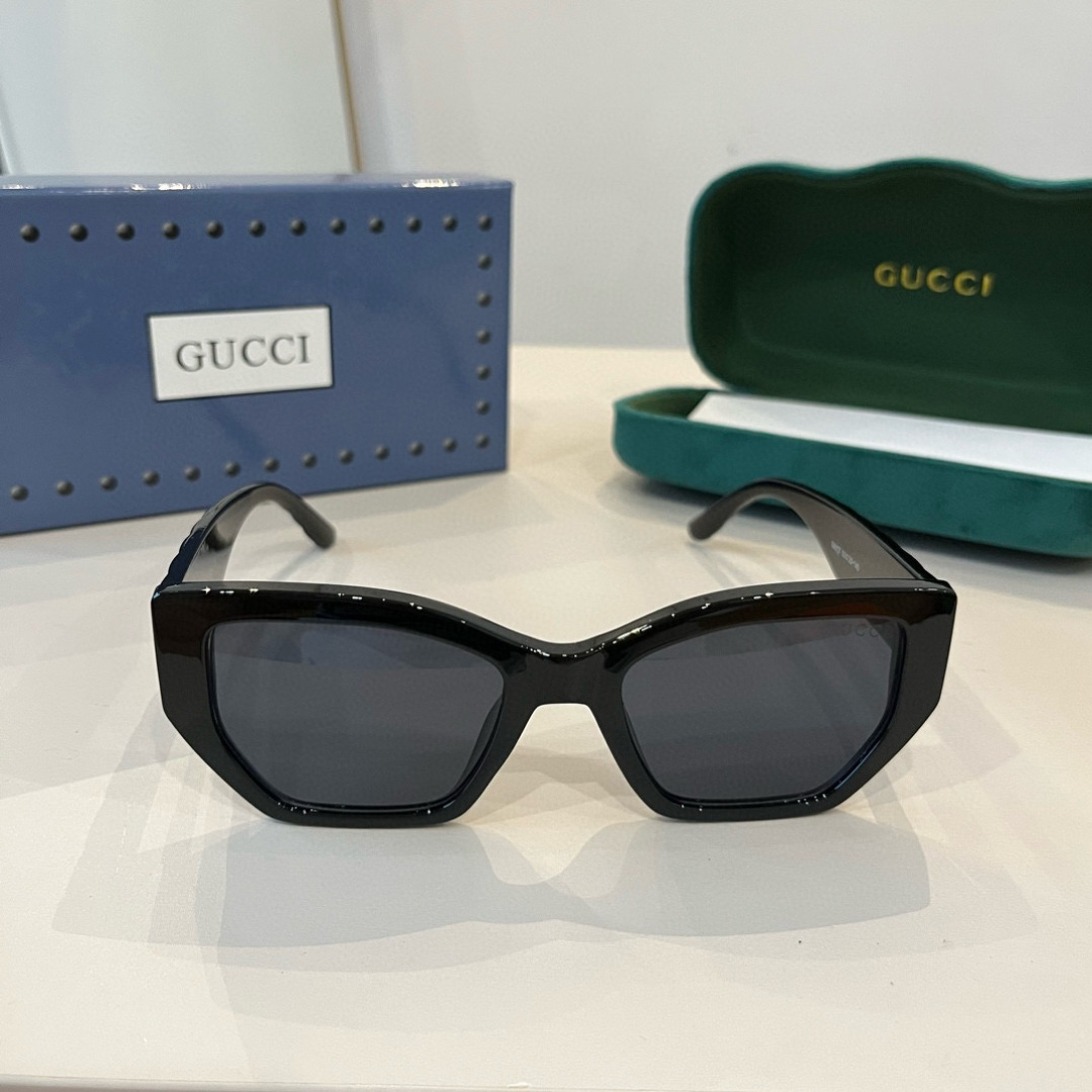 Gucci Round Frame Sunglasses